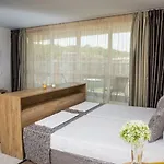 Allure 4*